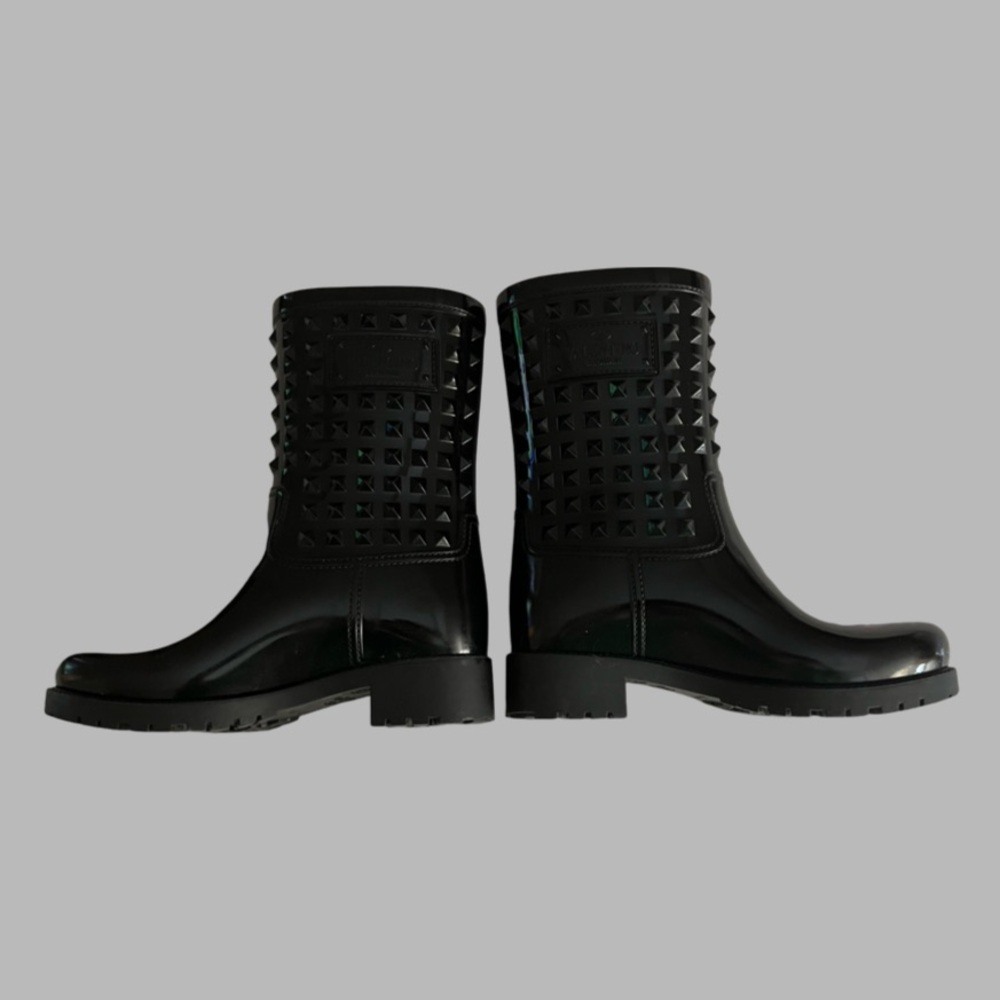 Valentino Garavani Rockstud Short Rain
Boots Size 6 with box & dust bag, - Picture 6 of 12